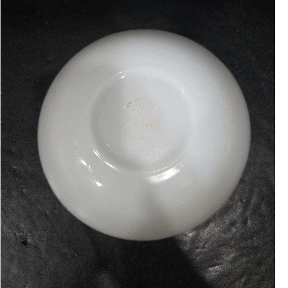 Anchor Hocking Silver Wheat‎ Serving Bowl, Suburbia  arvest Pattern Milk Glass